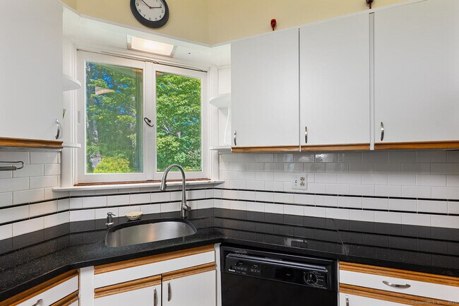 Building Photo - 26 Wilridge Rd