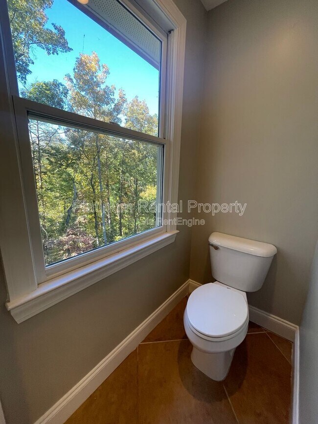 Building Photo - 1305 Smithdale Heights Dr