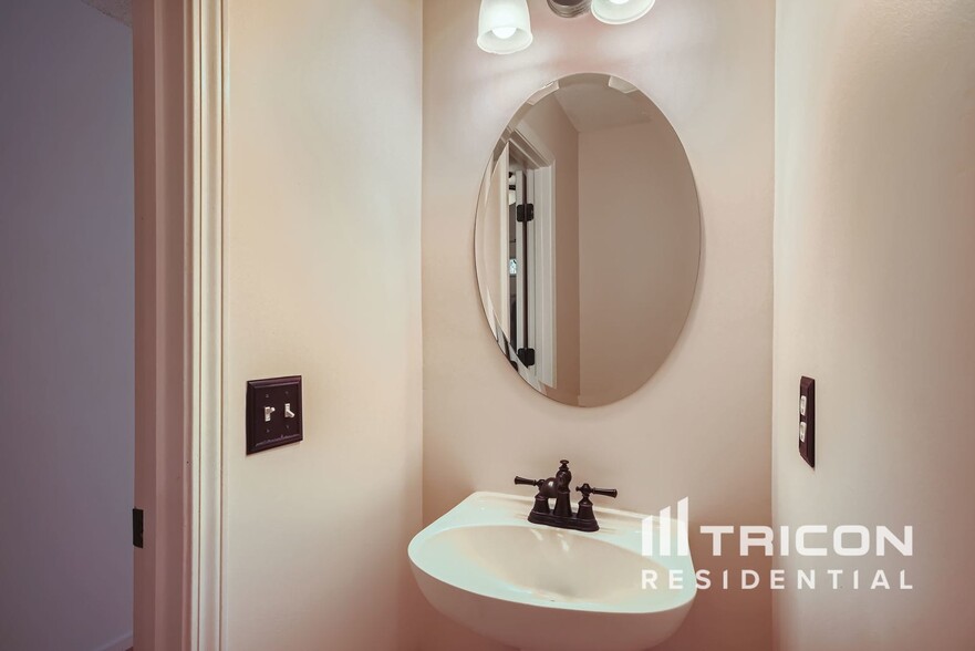 Building Photo - 2638 Rozzelles Landing Dr