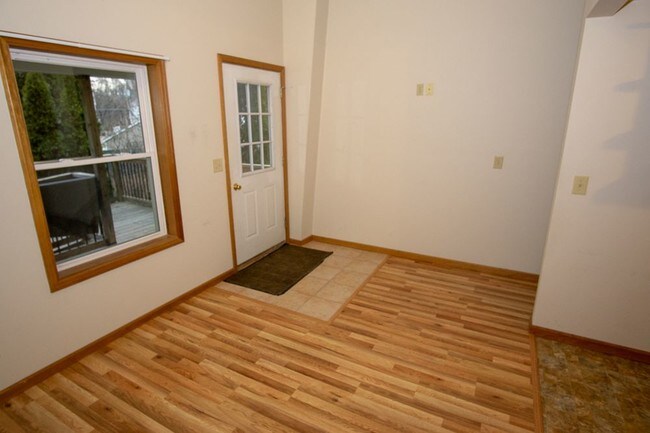 Building Photo - 12 Gas Plant Road Unit 6