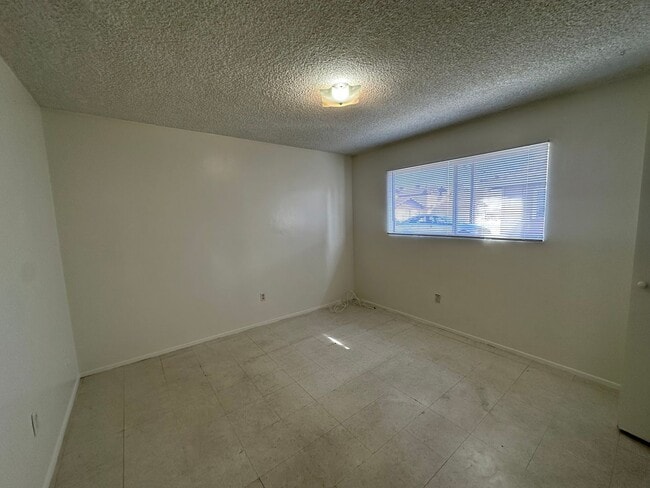Building Photo - 520 Commercial Ave