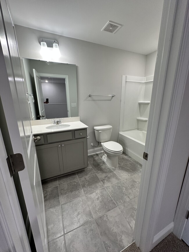 Level 3 bathroom - 579 Forestville Rd