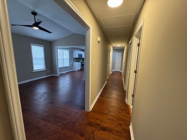 Building Photo - Short term lease available!