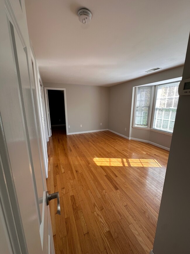 Building Photo - 3 Parkwood Dr