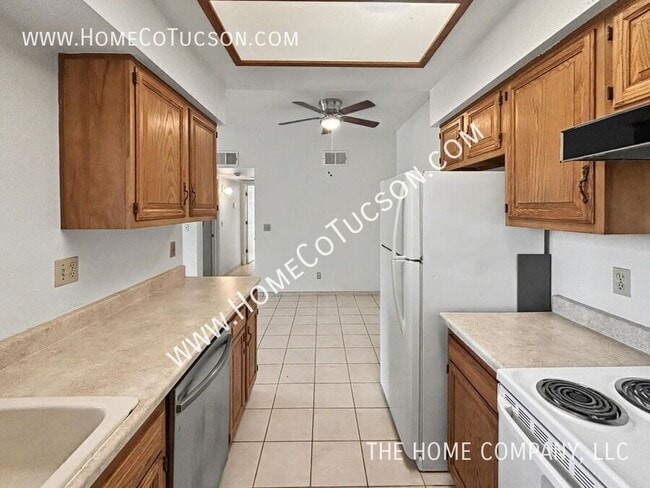 Building Photo - 5750 N Camino Esplendora