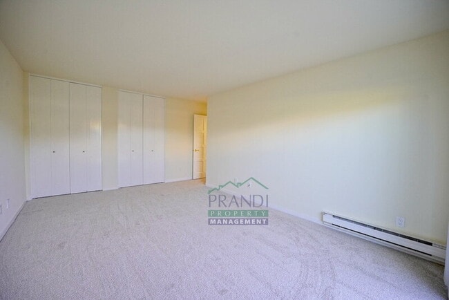 Building Photo - 16 Greenwood Bay Dr