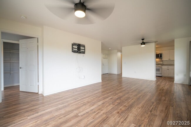 Building Photo - $3,100 / 2br - 953ft2 - Charming and updat...