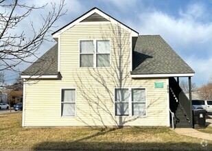 Building Photo - Updated first floor 1 bedroom apartment in...