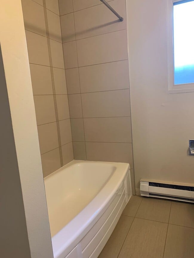 Building Photo - 2BR/1.5 Bath in a quiet Fremont neighborhood - Private balcony and shared backyard!