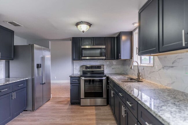 Building Photo - Minutes from UCF | Updated 4BR/3BA Home with Private Fenced Backyard