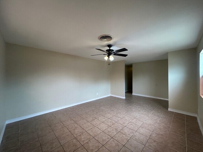 Building Photo - 1006 Laurel Dr