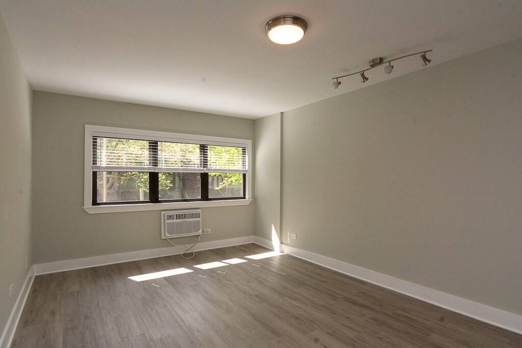 Building Photo - 1437 N Dearborn St