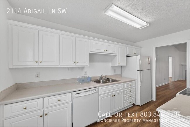 Building Photo - 2114 Abigail Ln SW