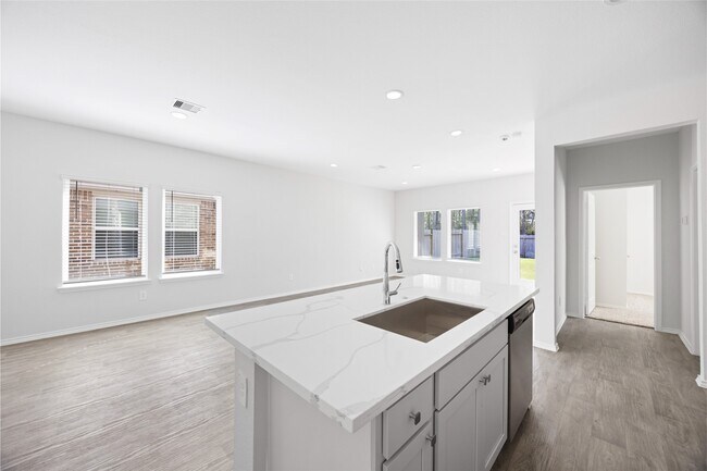 Building Photo - 24059 Kentwood Springs Dr