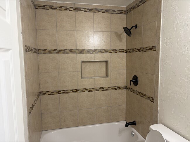 Building Photo - 522 W Highland St