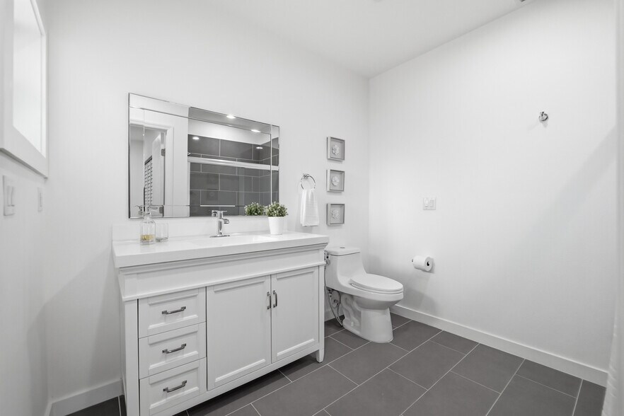 Building Photo - 508 Brandon Ave