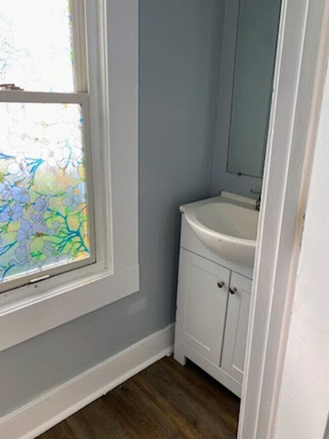 Building Photo - 142-144 West Park Avenue