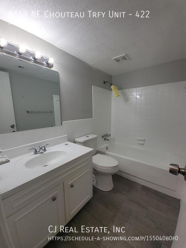 Building Photo - 5119 NE Chouteau Trafficway