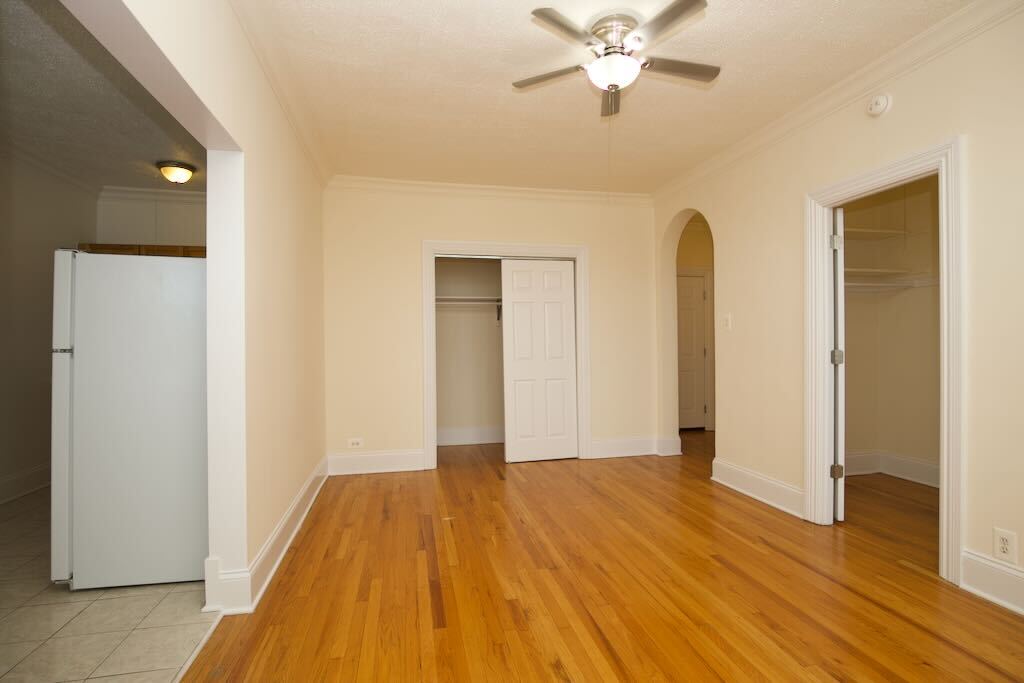Building Photo - 2704 N Sawyer Ave