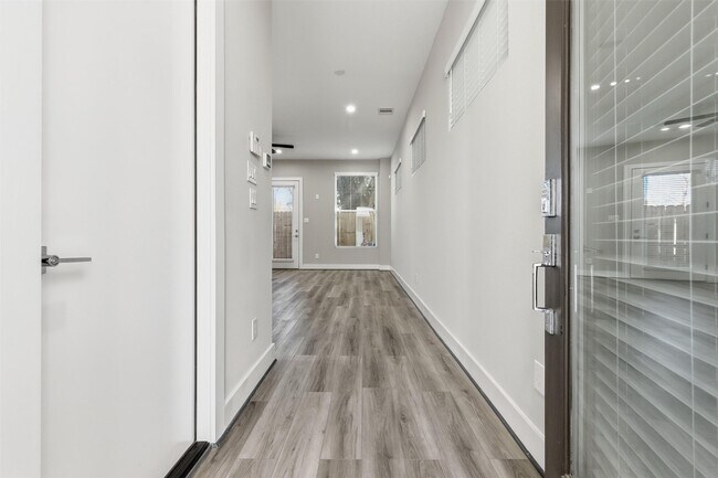 Building Photo - 11 Wellford St