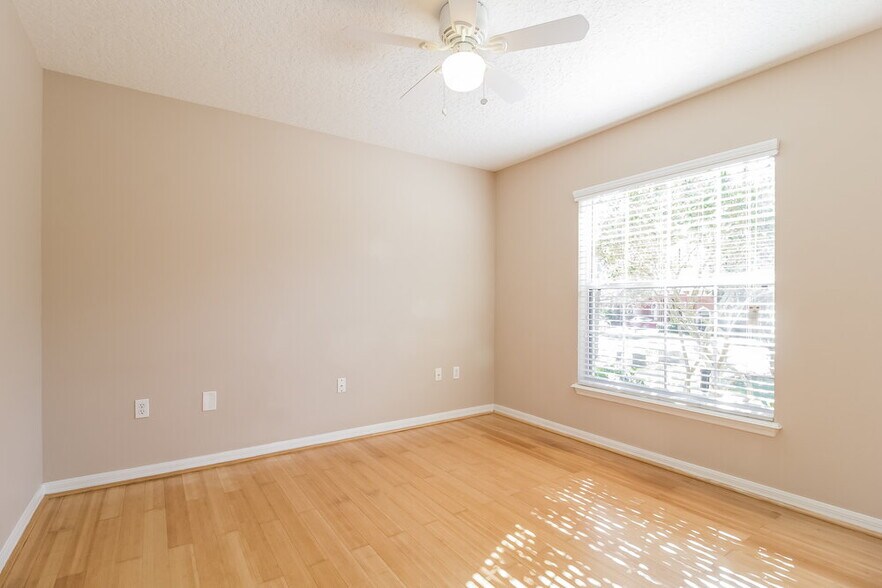 Building Photo - 13013 Baybrook Ln