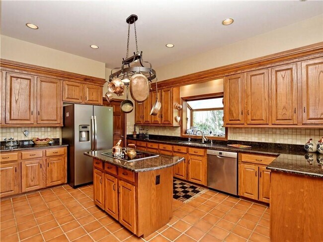 Building Photo - 205 Capri