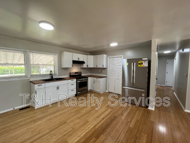 Building Photo - 3010 Winchester Dr