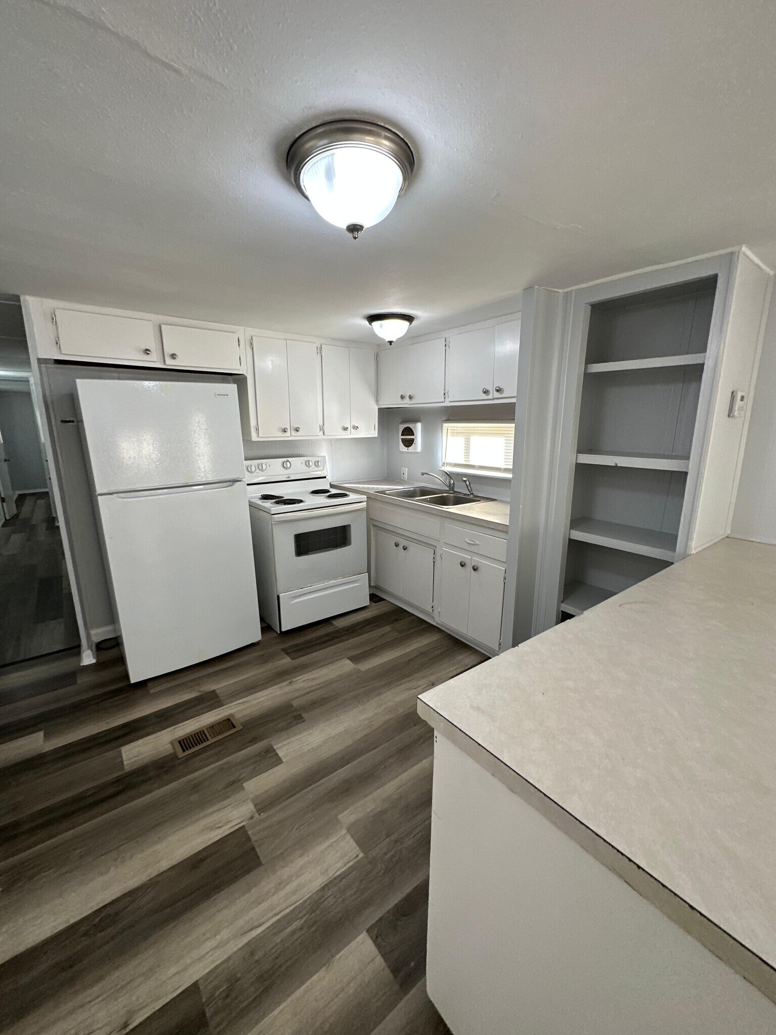 Building Photo - 7663 Bentwillow Dr