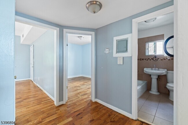 Building Photo - 14 Treacy Ave