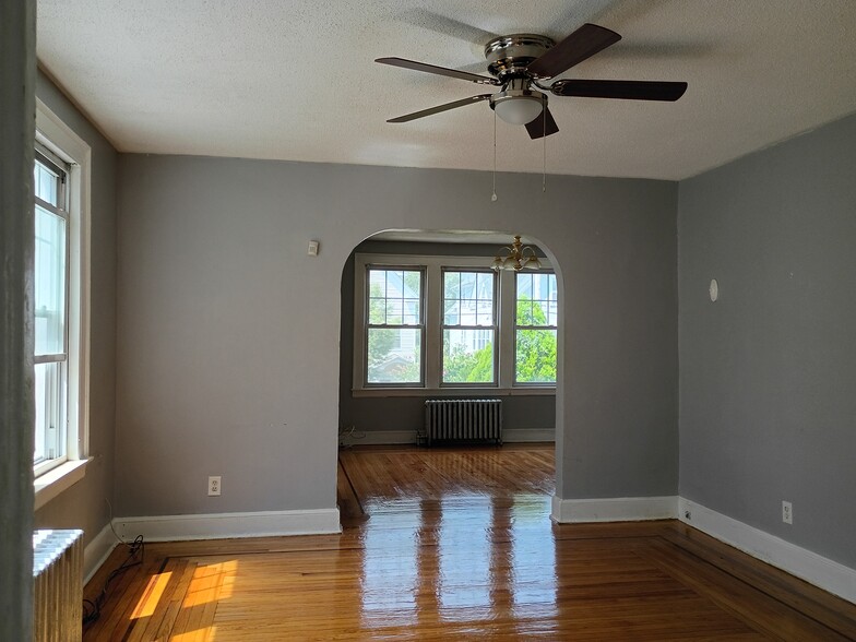 Primary Photo - 257 Sheffield Ave