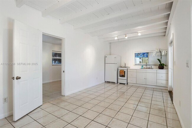 Building Photo - 2330 SW 62nd Ct