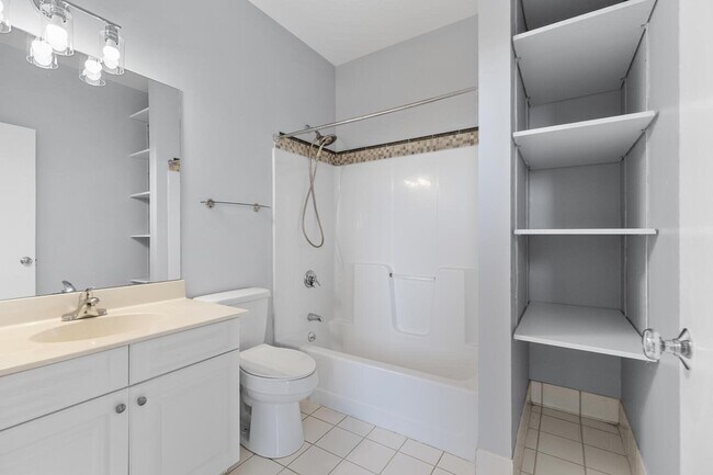 Building Photo - 72 Ashland St