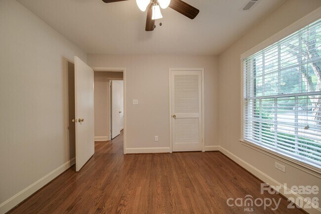 Building Photo - 6700 Castlegate Dr