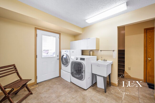 Building Photo - 2504 Sheffield Cir N