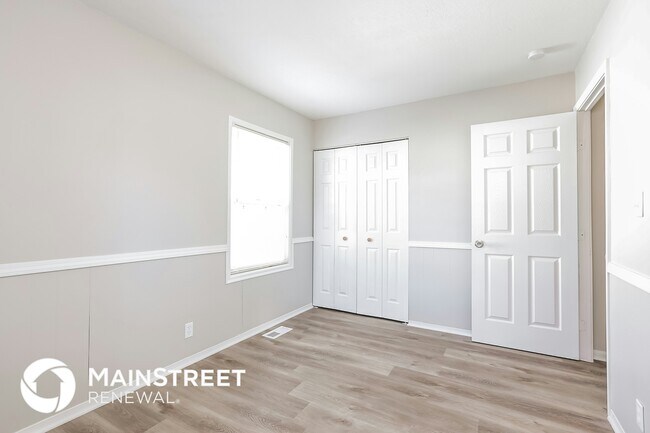 Building Photo - 413 N Seminole Dr