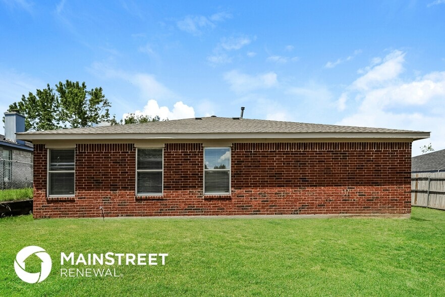 Building Photo - 10909 Hornby St