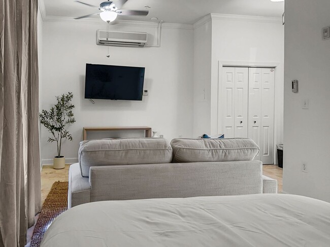 Building Photo - 50% off first months rent.  Fully furnishe...