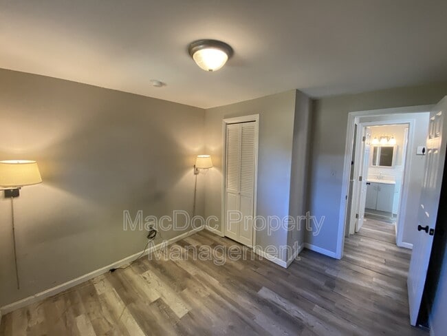 Building Photo - 205 N Irving Ave