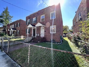 Building Photo - 3327 Dubois Pl SE