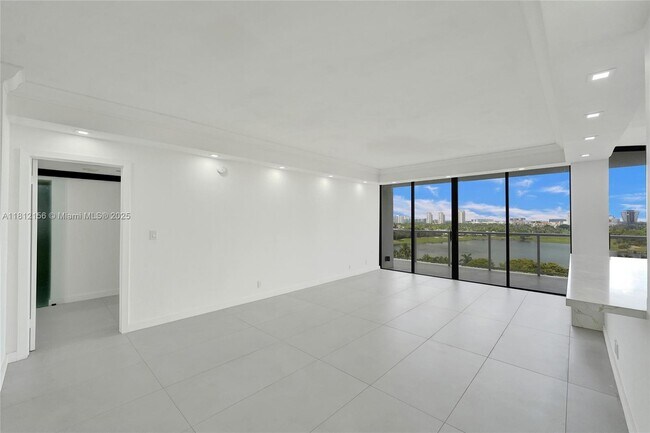 Building Photo - 20281 E Country Club Dr