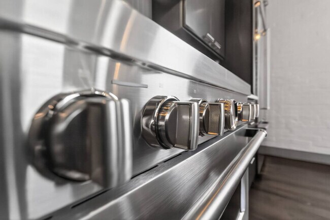 Building Photo - 21 E 15th St