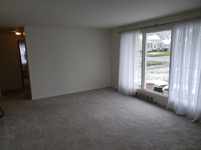 Living Room. - 358 Wehrle Dr