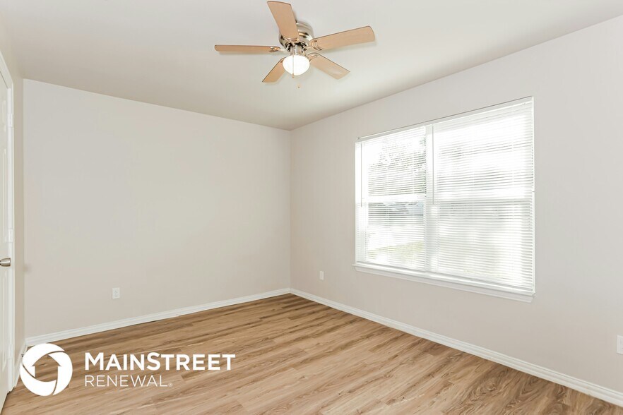 Building Photo - 706 Lloyd St