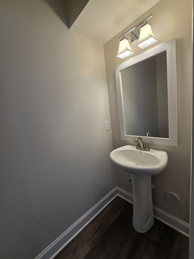 Building Photo - 2 Bedroom Townhomes Near Downtown Mebane for $1495