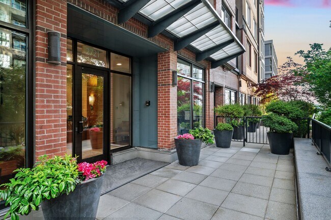 Building Photo - Beautiful Studio in Belltown
