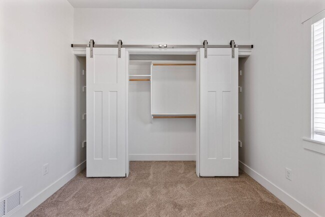 Building Photo - MODERN 3 BED 2.5 BATH HOMES IN ST ANTHONY