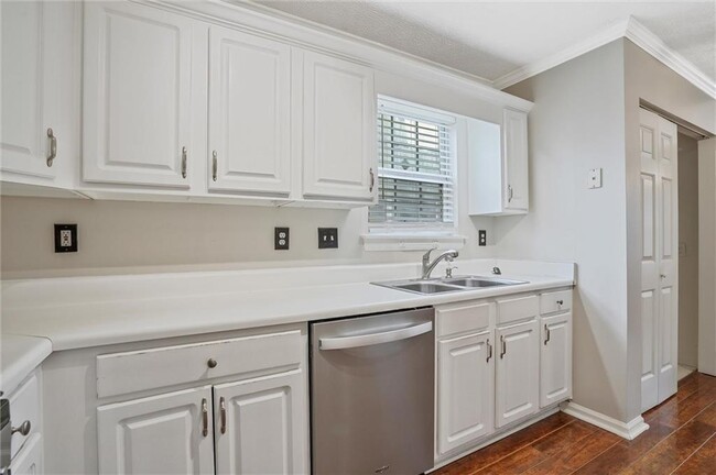 Building Photo - 4910 Lakebrooke Run