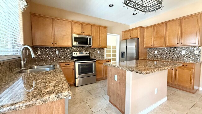 Building Photo - 2714 E Birchwood Pl
