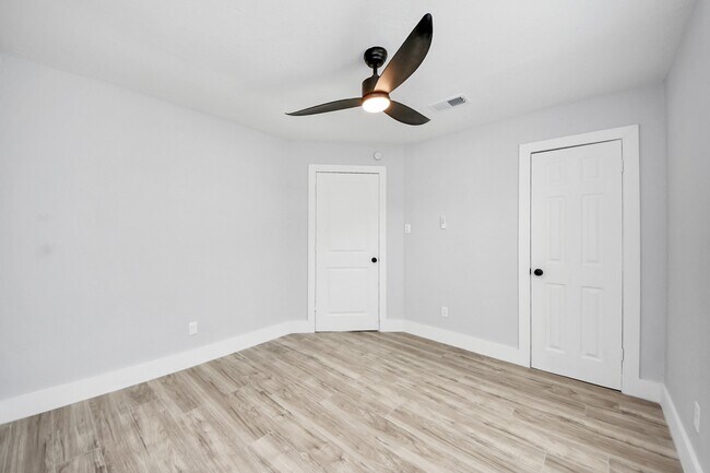 Building Photo - 503 Schilling Ave