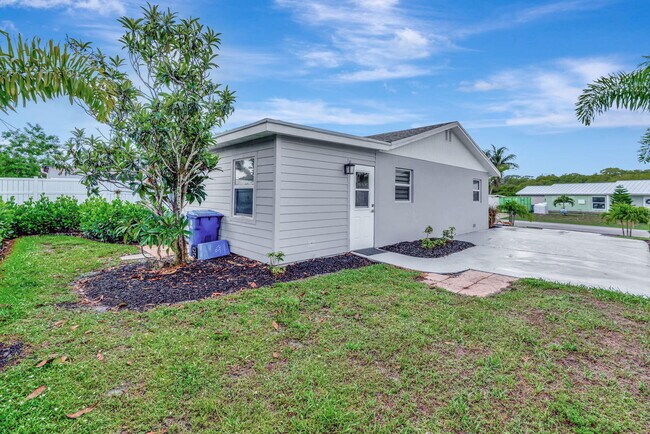 Building Photo - 1125 Stillwater Dr